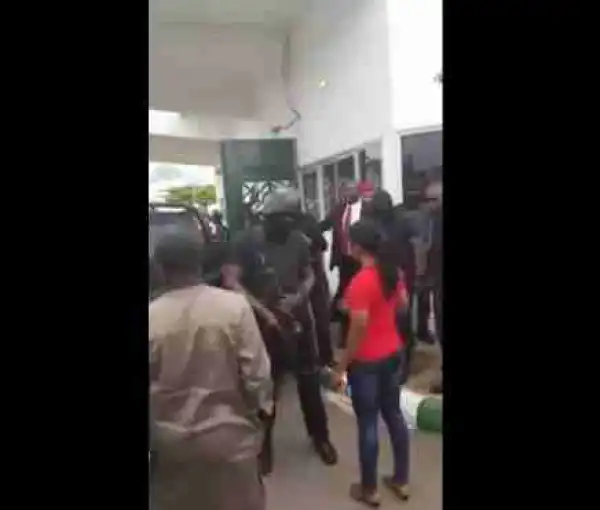 Heavy Protest Rocks National Assembly Over Plot To Impeach Saraki (Photos, Video)